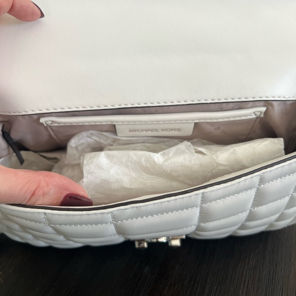 Michael Kors Tribeca Large Quilted Leather Shoulder Bag in Optic White - Picture 6 of 12